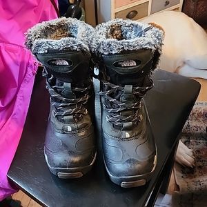 The north face winter boots 👢 Size 8.5